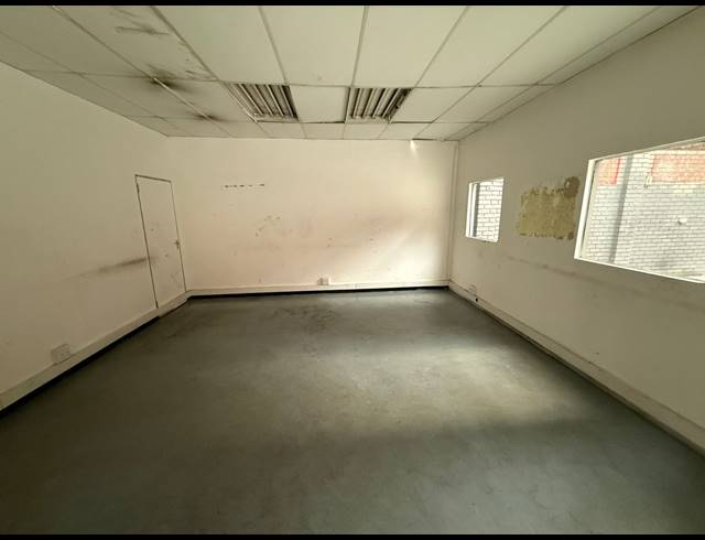 703M² WAREHOUSE TO LET IN CHLOORKOP